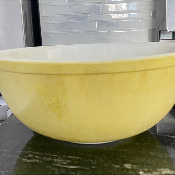 Pyrex Other - Pyrex mixing bowl. Vintage. Large. Yellow. 404. 4 quart.